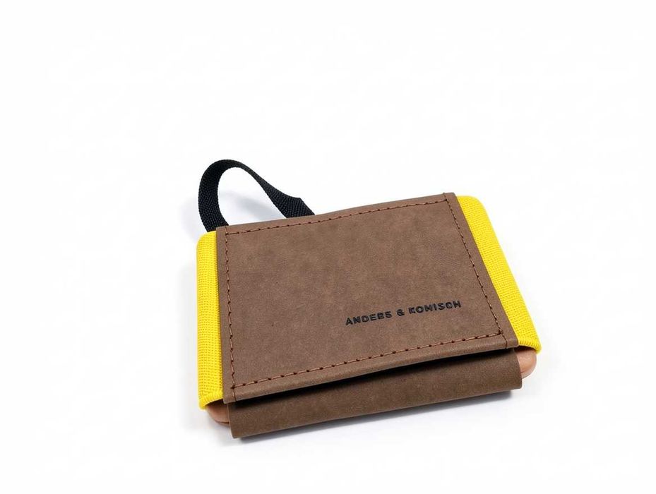 A073 Anders & Komisch Portfel Cienki Slim Cardholder Minimalistyczny Wegański Ekologiczny Żółty Brązowy Etui Na Karty Banknoty Pasek Elastic A&K Mini