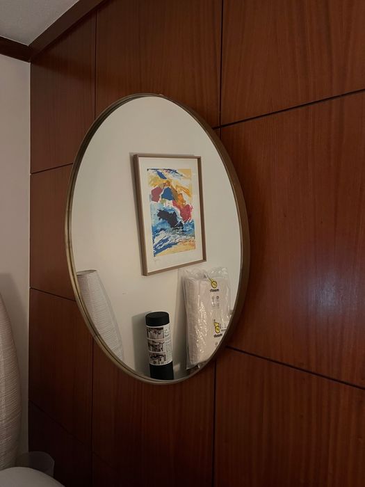 Espelho redondo com moldura em metal64584633797635120