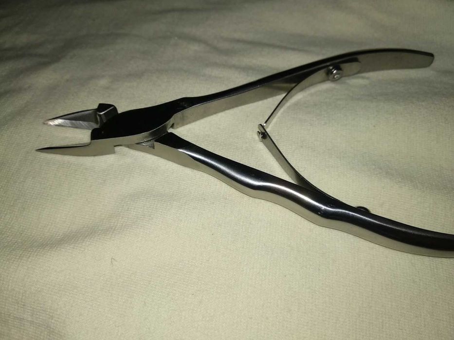 Продам кусачки для ногтей