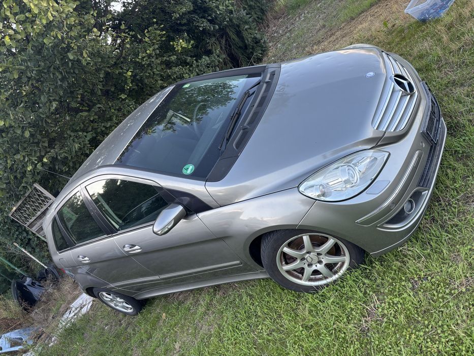 Mercedes bezwypadkowy B200 uszkodzony