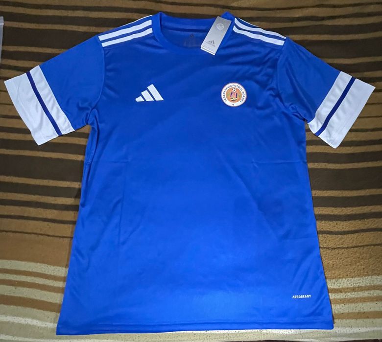 Camisolas de vários clubes