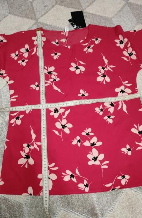 Красная блуза с разрезами на руках / кофта с цветами / красивая блуза