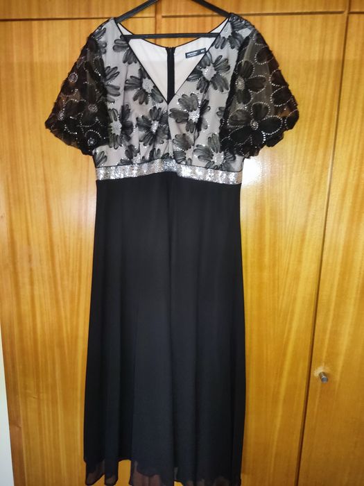 Vestido com flores e brilhos