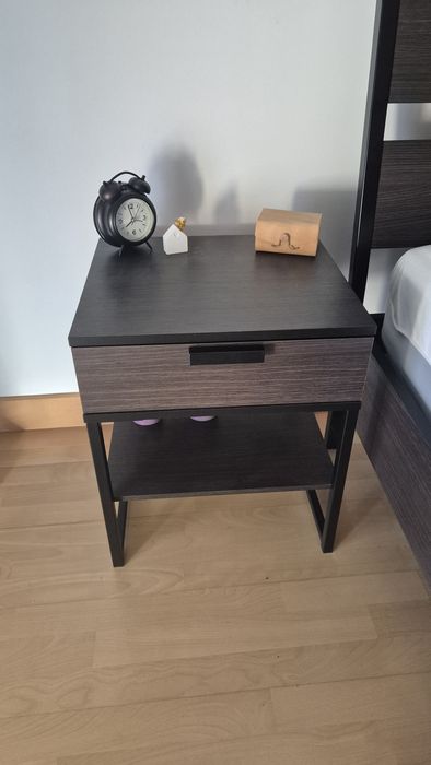 Cama de casal 140x200cm e mesinhas