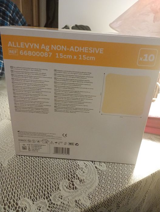 Opatrunek ze srebrem 9 sztuk! 15x15  allevyn Ag non-adhesive