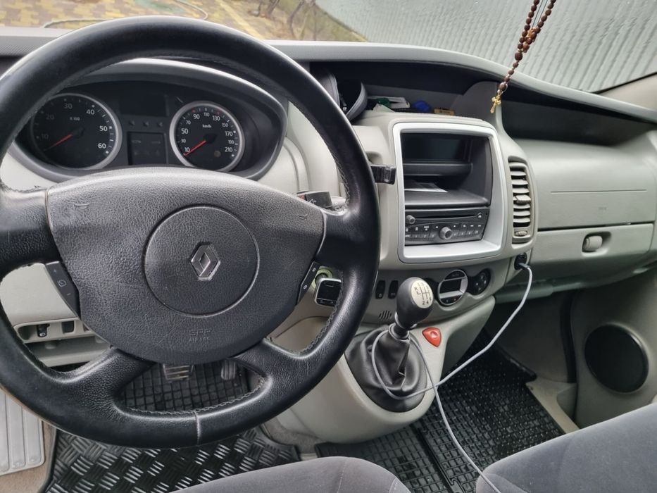 Продам Renault trafic black edition. 2014
