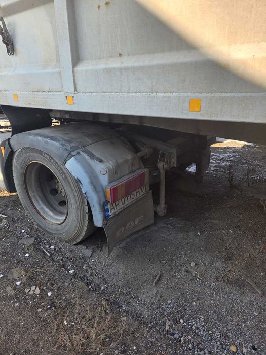 Тягач з напівпричепом DAF CF-85