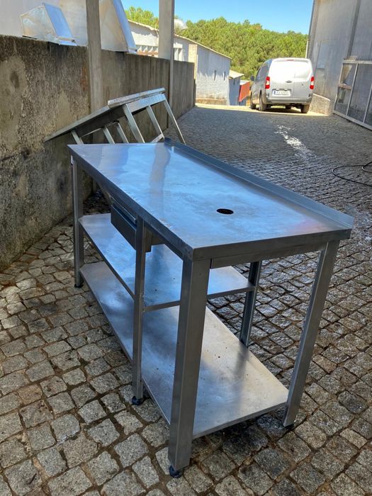 Bancada com gaveta - Aço inoxidável