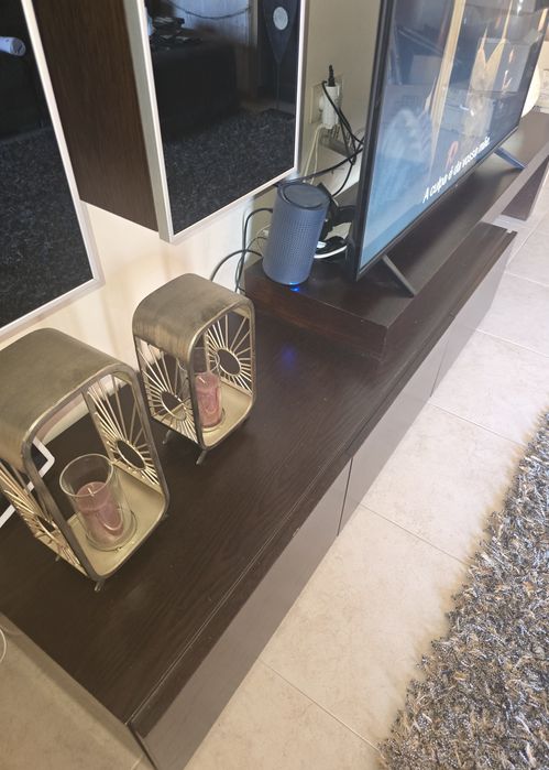 Móvel de sala em madeira de carpinteiro — qualidade superior