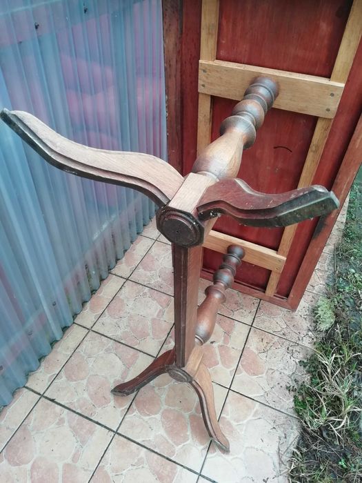 Zabytkowa ława dębowa