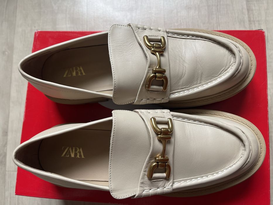 Шкіряні лофери Zara