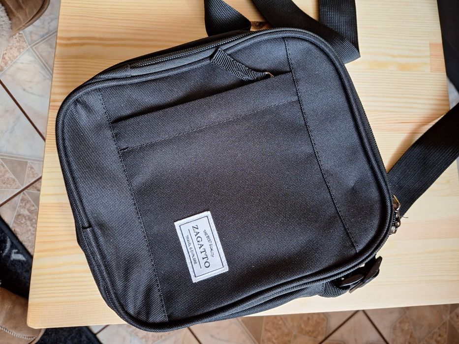 Męska saszetka na ramię- czarna