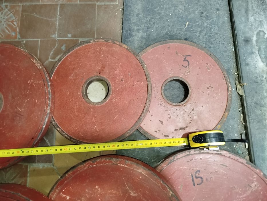 Блины для штанги 55 мм. 25 кг, 15 кг, 10 кг и 5 кг. И гантели 10,20 кг