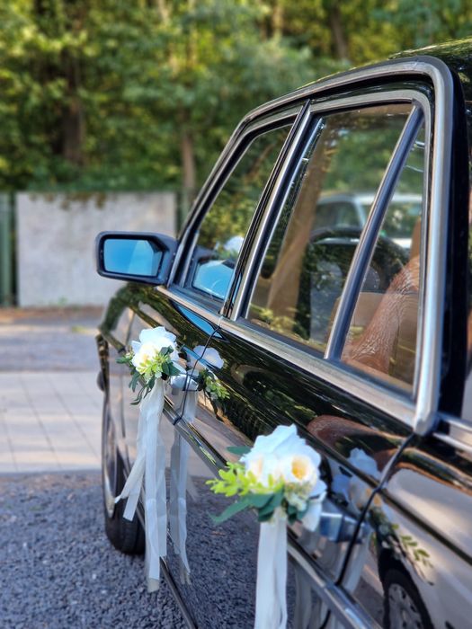 Czarny Mercedes w123