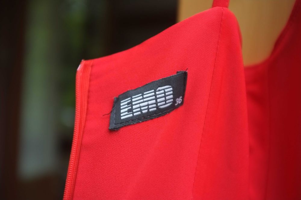 czerwona elegancka długa sukienka suknia wizytowa koktajlowa maksi