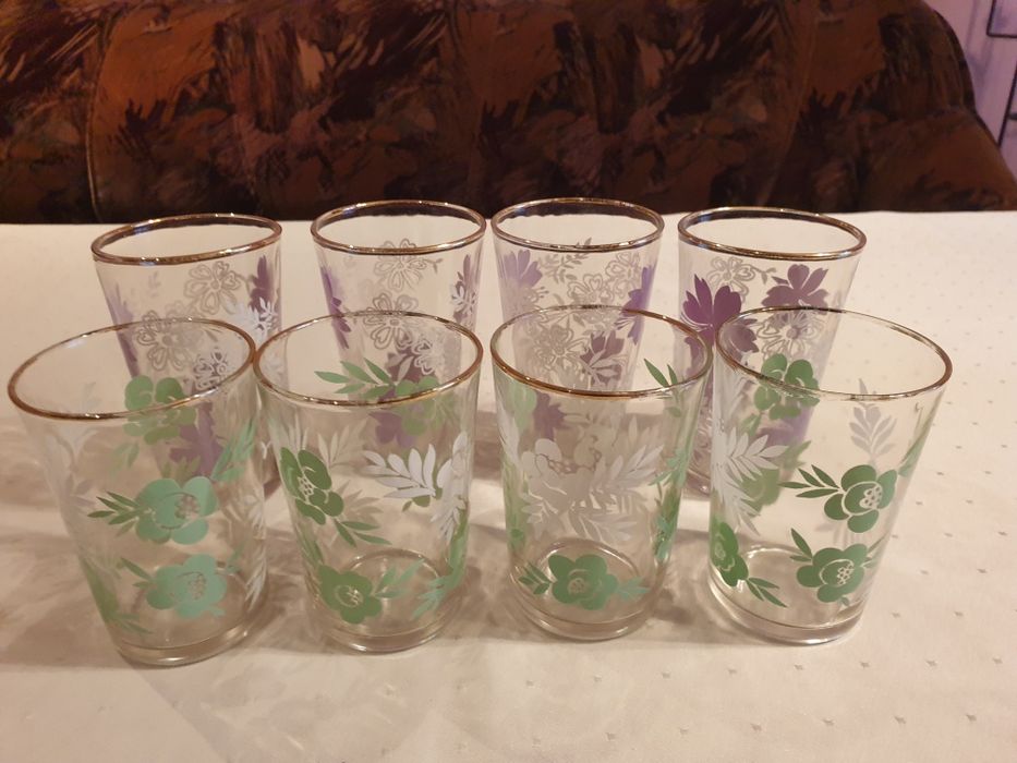 Komplet 8 szklanek z wzorem PRL