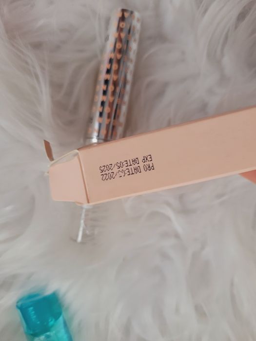 Zestaw kosmetyków magiczny podklad perfumy baza korektor Tusz pomadka