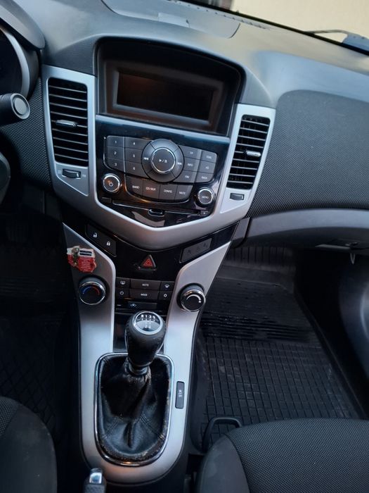 Chevrolet Cruz 2011 sedan 1,6 benzyna