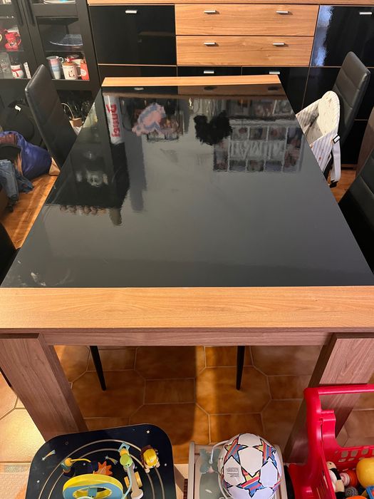 Vendo Mesa de jantar e movel