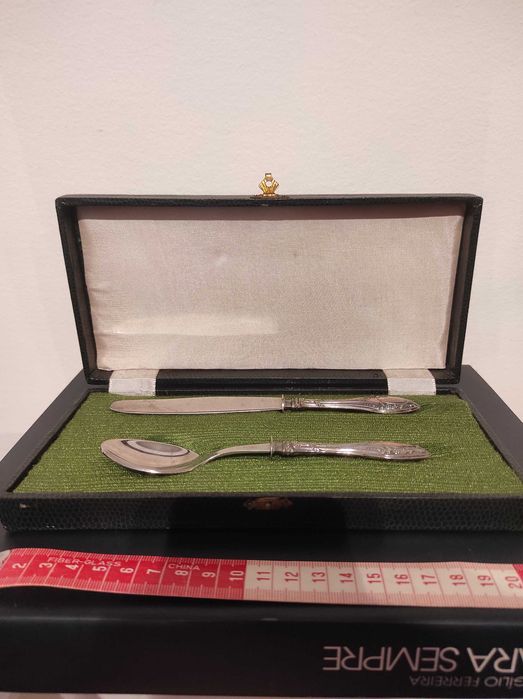 Conjunto Antigo de Colher e Faca em Prata – Estojo Original