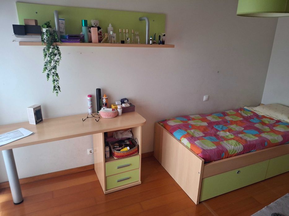 Vendo quanto de crianca. Cama estante e secretaria