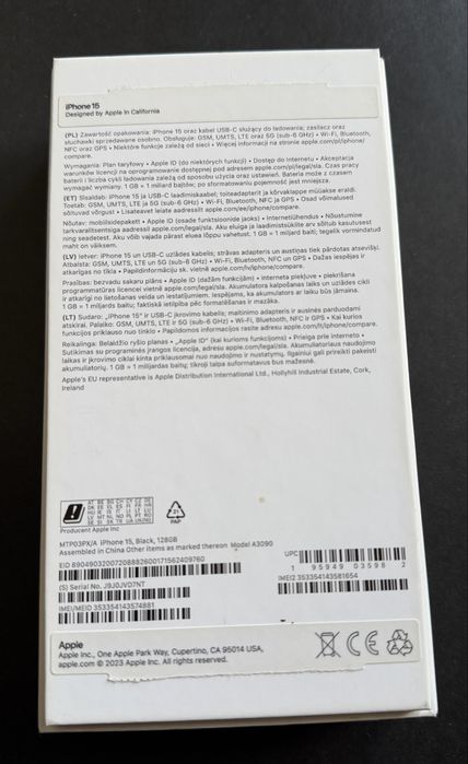 Iphone 15 wraz z etui i szybką