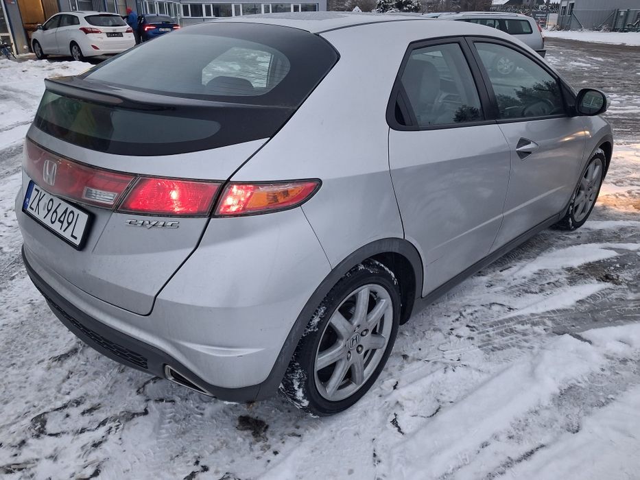 Honda Civic 1.8 benz. z klimą Alu kamera 1 właściciel