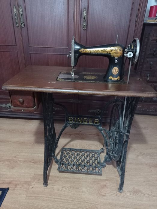 Máquina de Costura Singer