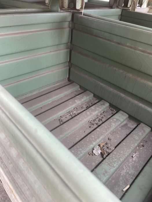 Металеві чеські контейнери/ящики