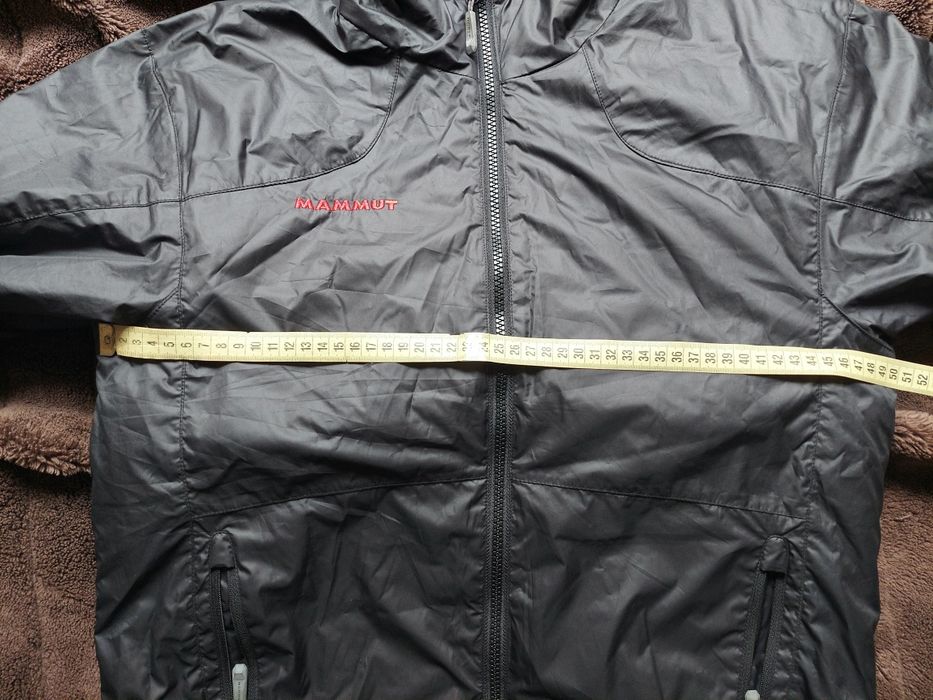 Куртка фірми MAMMUT EXPLORER SP оригінал 

Розір:  S 

на ріст 170см т