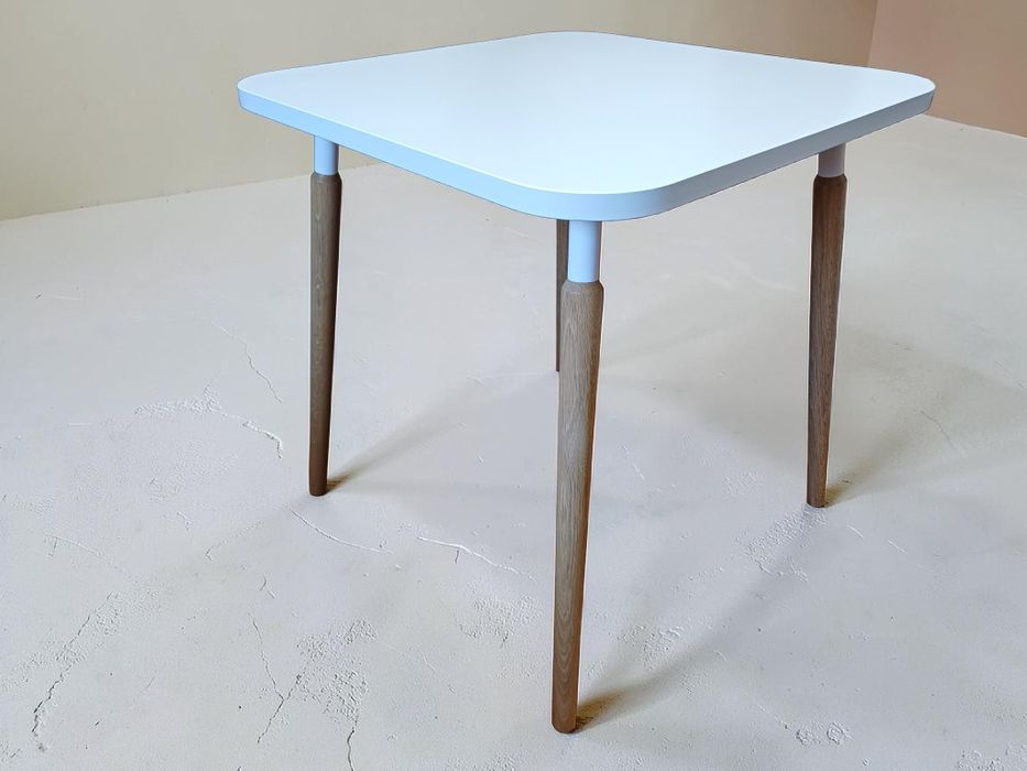 Stół kuchenny 70 x 70 w stylu skandynawskim