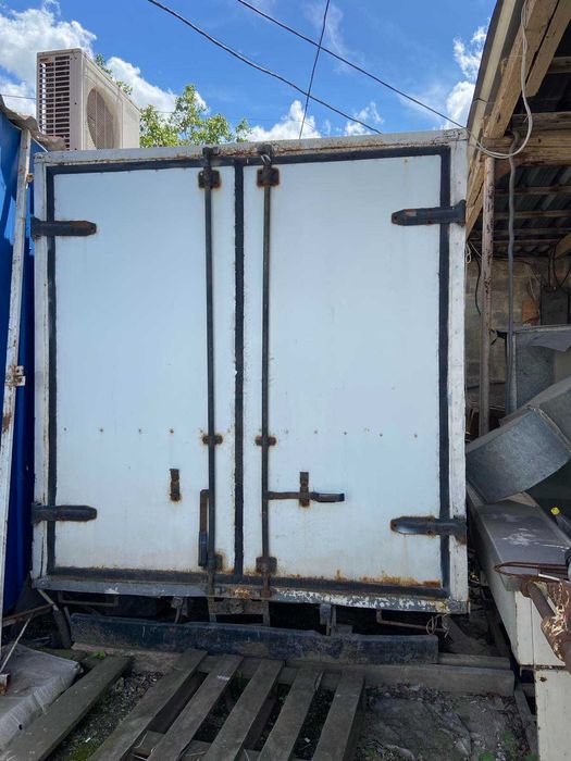 продается морозильная камера с б/у будкой, можно  камеру отдельно