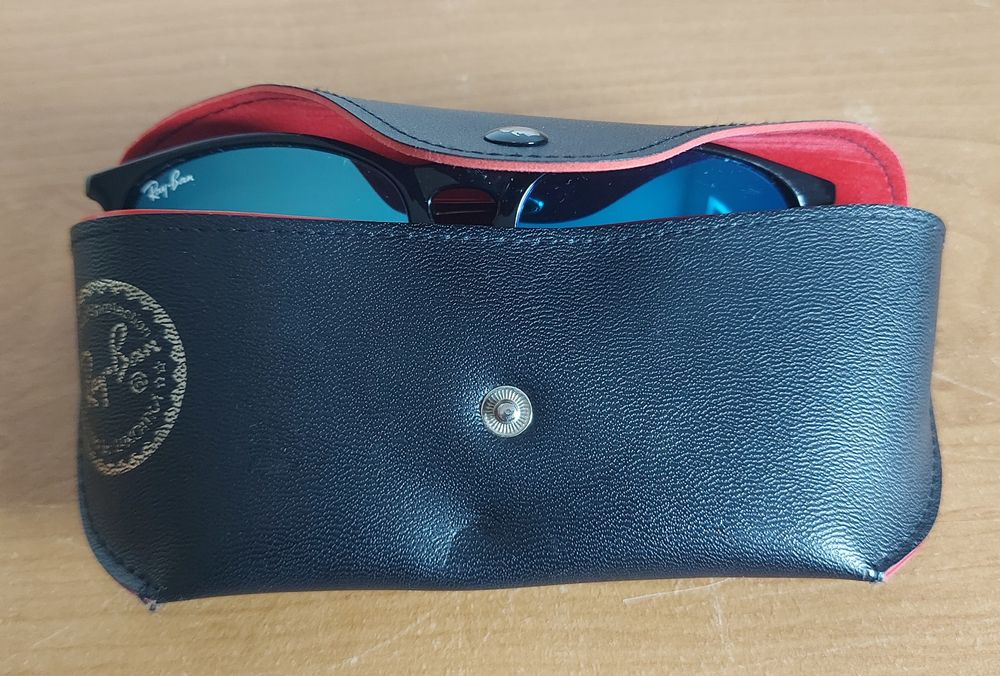 okulary przeciwsłoneczne marki Ray-Ban, model Erika (RB4171 601/55)