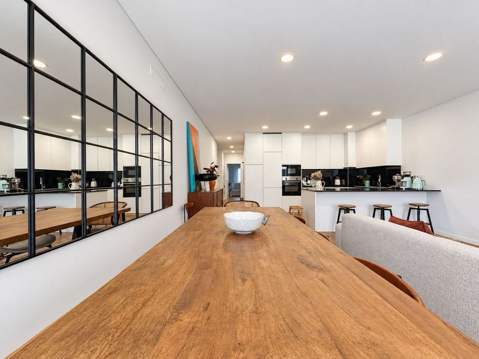 T3 único com closet e domótica | Orientação a sul | 2 lugares de garagem com Wallbox | Casal Residence, Pontinha