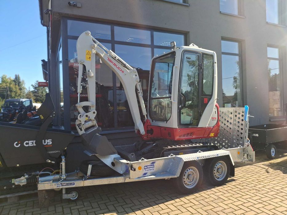Minikoparka Takeuchi TB216 V4 gąsienicowa – 1,8 t  POWERTILT  w zestawie z przyczepką ciężarową IFOR WILLIAMA GH94BT 2700kg ładowność