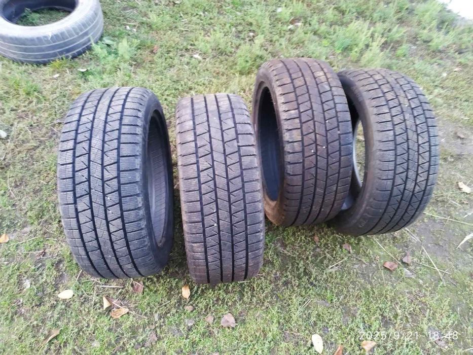 Продам зимню резину 225,45,17