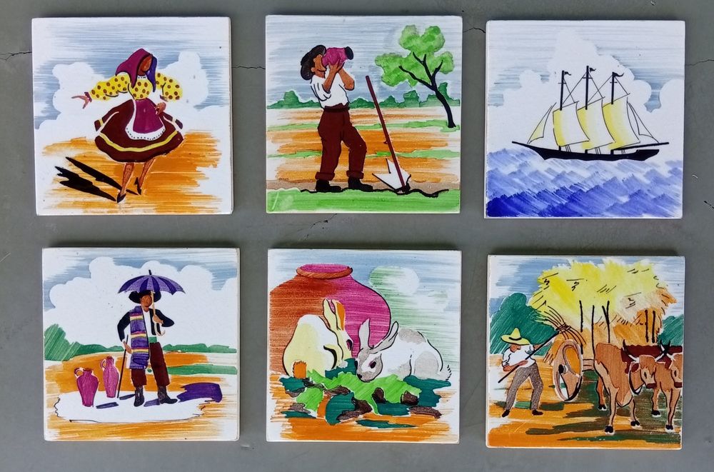 Conjunto de azulejos antigos pintados a mão