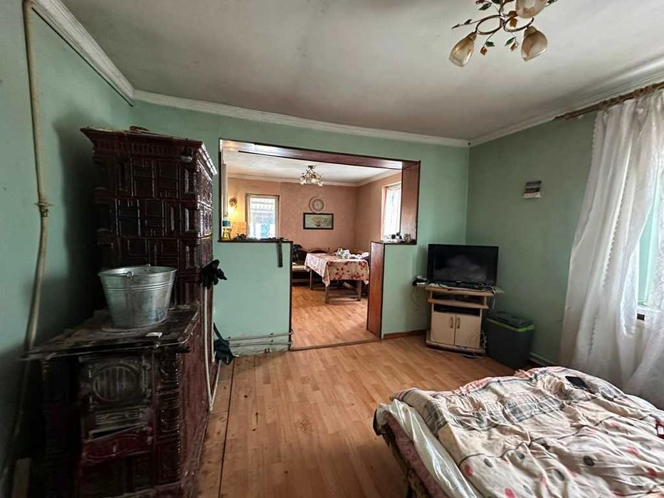 Продаж будинку біля лісу
