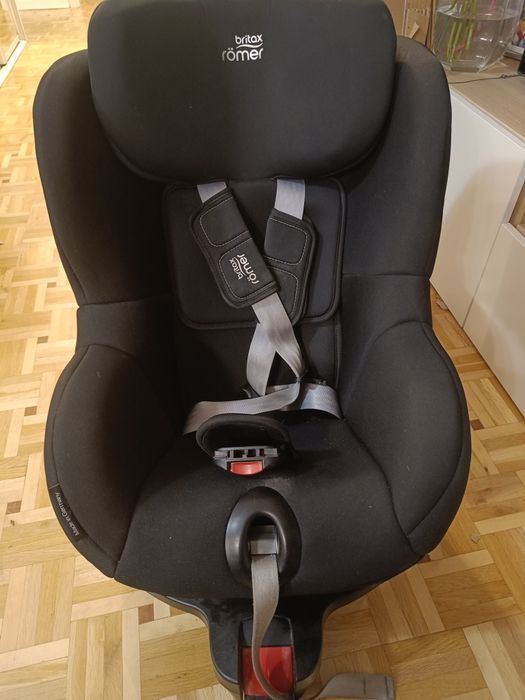 Fotelik obrotowy Britax Romer Dualfix M i-Size 1-4 lat
