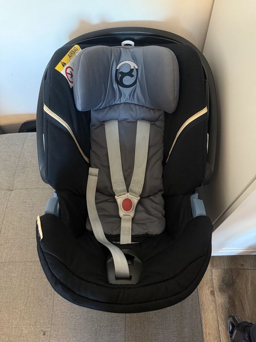 Продається дитяче автокрісло Cybex Aton 5 (група 0+, до 13 кг).
Колір