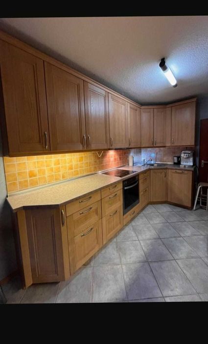 Używana kuchnia w stylu rustykalnym