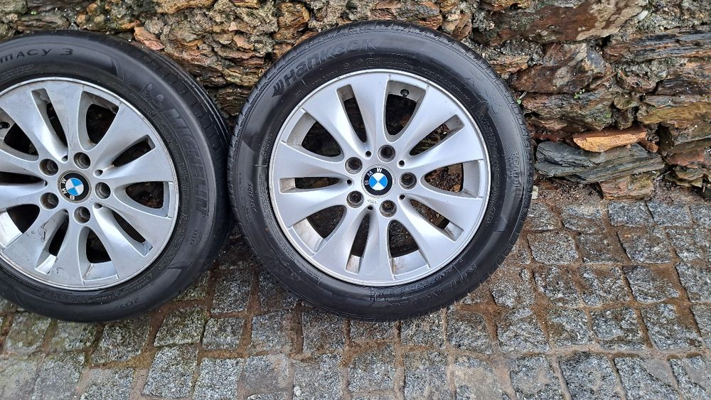 Jantes 16 5×120 Originais BMW com pneus 205/55R16.
Possí