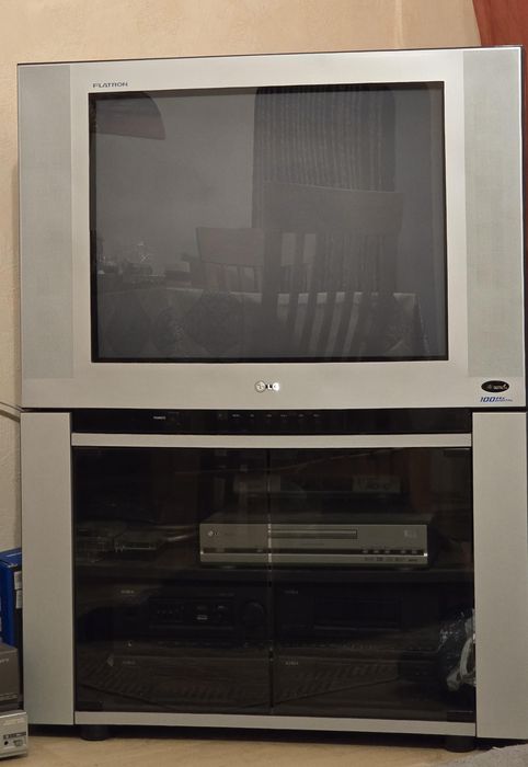 LG FLATRON 29" 100 Hz + oryginalny stolik RTV + DVD/VCD/MP3 + piloty | Stan kolekcjonerski