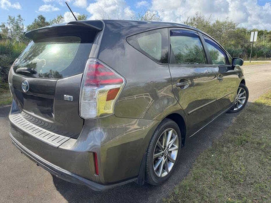 Toyota Prius v Three      2015