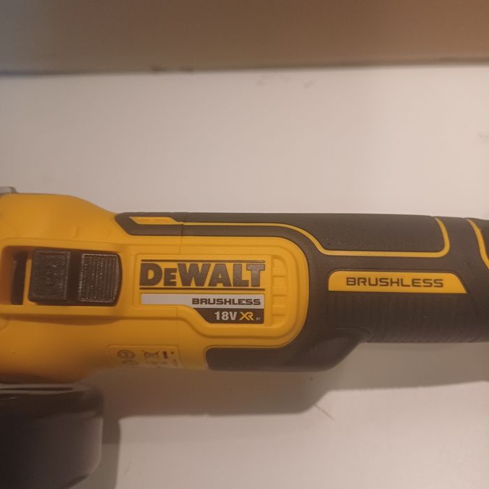 Шліфмашина кутова болгарка DeWalt безщіткова акумуляторна DCG405