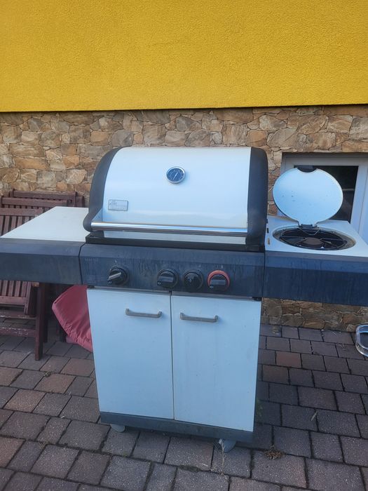 Grill gazowy w bardzo dobrym stanie