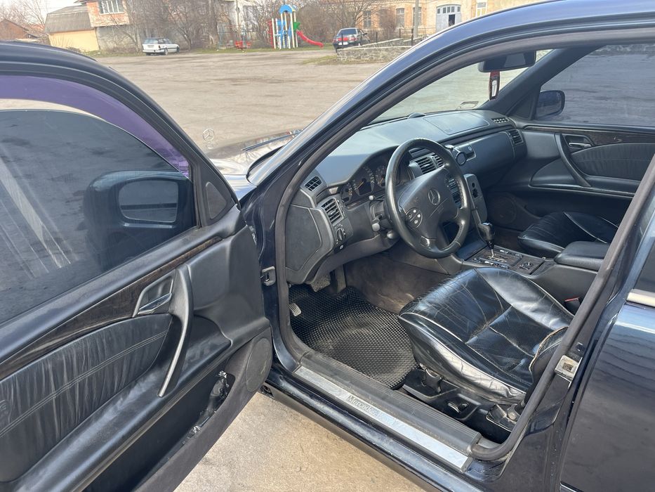 Мерседес Бенз 210