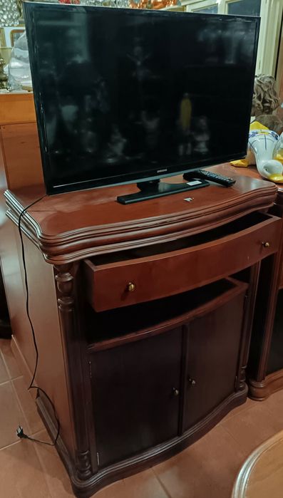 Móvel TV com tampo rotativo