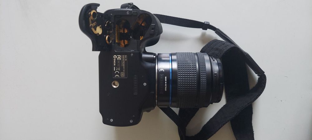 Фотоаппарат бренда  Samsung GX-1S и фотоаппарат SilverCrest