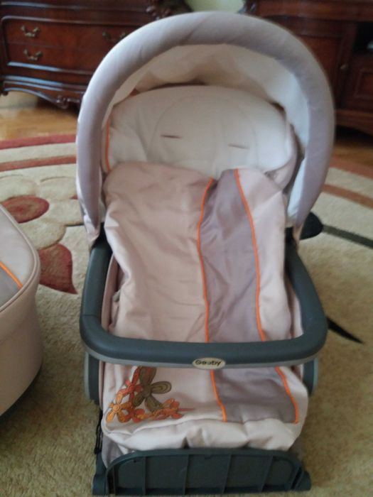 Коляска з великими колесами